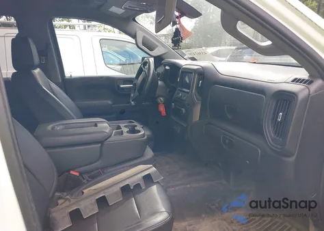 2021 Chevrolet Silverado 1500 4Wd Short Bed Wt z USA, uszkodzony, nr VIN 1GCUYAEF1MZ383851